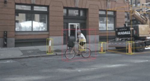 一种称为“场景流”的技术可以通过比较街道场景的当前激光雷达点云来预测骑自行车者的未来位置。CMU研究人员已经开发出一种方法，可以增加训练此类系统所需的数据量。提供：卡内基梅隆大学/ISSSource