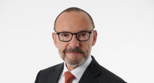 Peter Herweck自2021年5月起担任AVEVA首席执行官。此前，他领导施耐德电气的全球工业自动化业务，并担任AVEVA董事会副主席。 礼貌:AVEVA